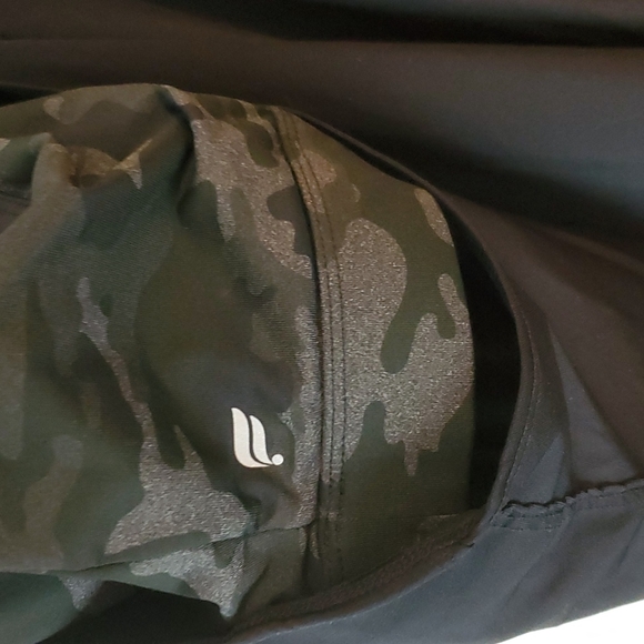 Fabletics Built In Bra Tank - Picture 3 of 4